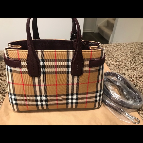 SOLD!! NWT Burberry Vintage Check Banner - Picture 4 of 8